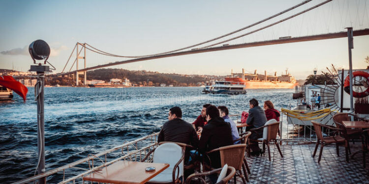 رستوران با ویو تنگه بسفر