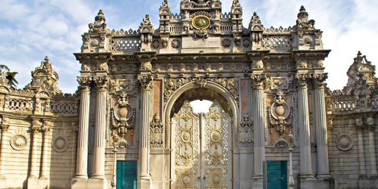 کاخ دولما باغچه