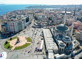 چرا میدان تکسیم معروف است؟